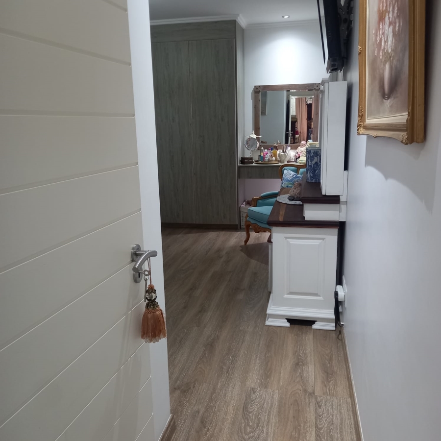 4 Bedroom Property for Sale in Menkenkop Western Cape
